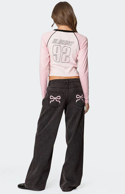 Trendige Wide-Leg Jeans mit verspielten Stickereien und modernem Schnitt