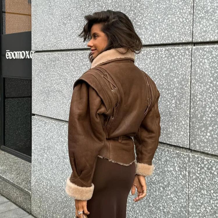 Paloma | Stylische Kunstlederjacke mit Teddy-Futter und Schnürdetails