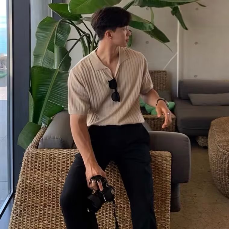 Klassisches Polo Shirt mit Strukturmuster und modernem Schnitt