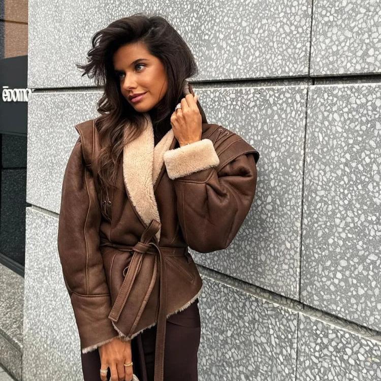 Paloma | Stylische Kunstlederjacke mit Teddy-Futter und Schnürdetails