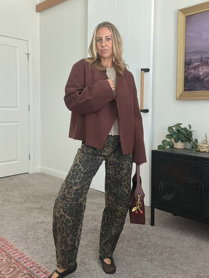 Amelia | Stilvolle Damen-Tasche in Schwarz mit Kirschanhänger – Zeitlos und einzigartig