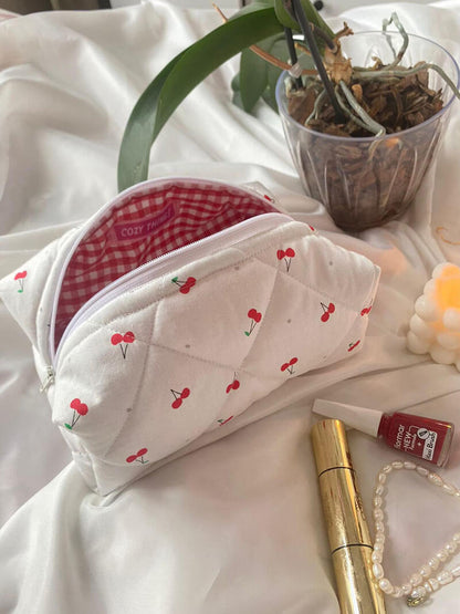 Kira | Charmante Kosmetiktasche mit Kirschmuster