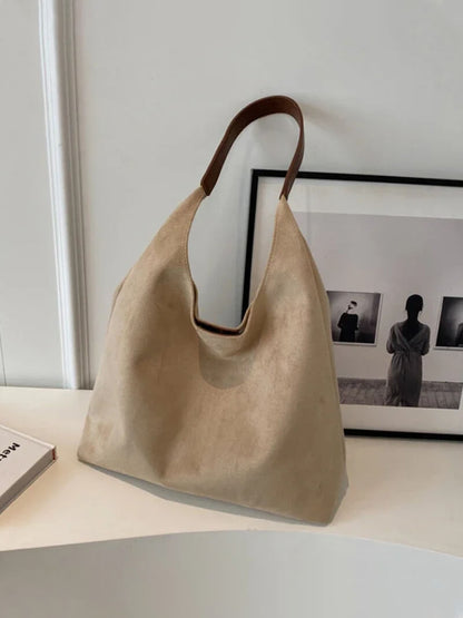 Olga | Minimalistische Schultertasche aus Wildleder