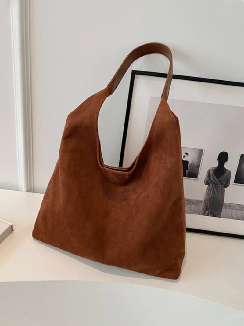 Olga | Minimalistische Schultertasche aus Wildleder