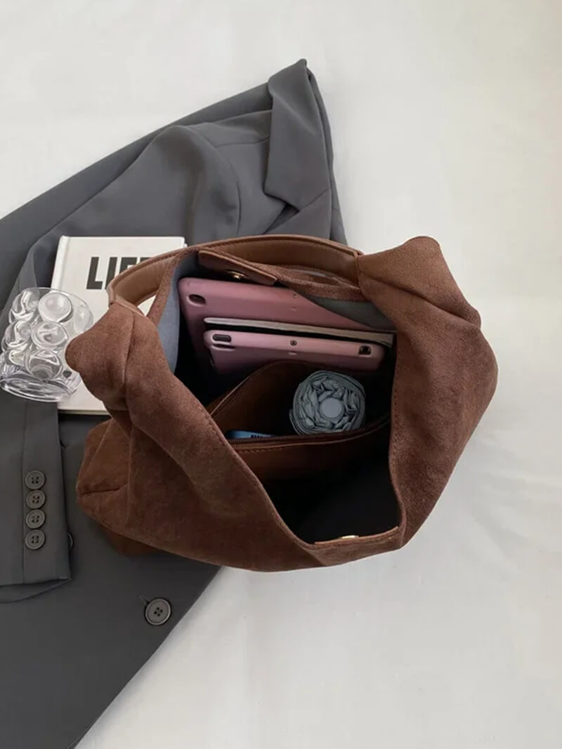 Olga | Minimalistische Schultertasche aus Wildleder