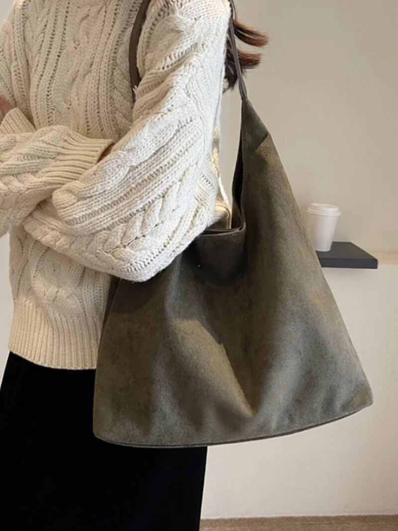 Olga | Minimalistische Schultertasche aus Wildleder