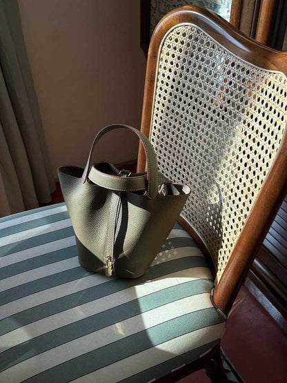 Zelinda | Stilvolle Bucket-Bag aus Kunstleder