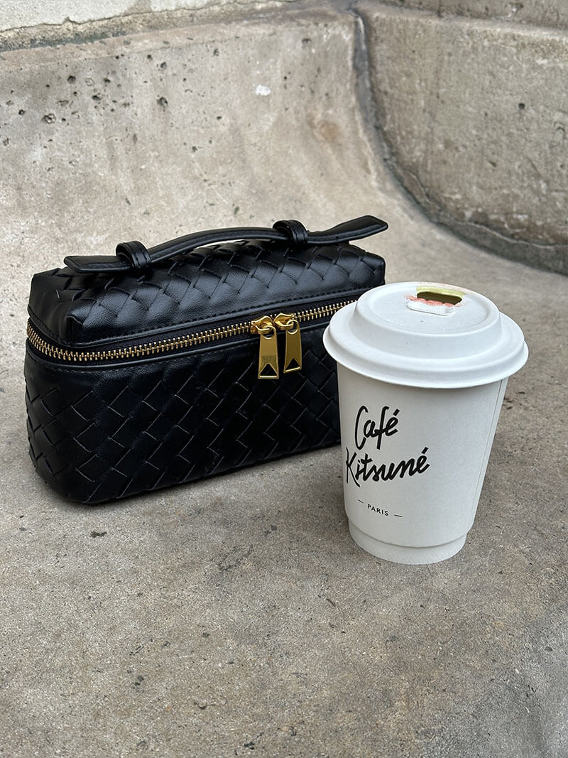 Olivia | Kompakte Umhängetasche aus geflochtenem Kunstleder