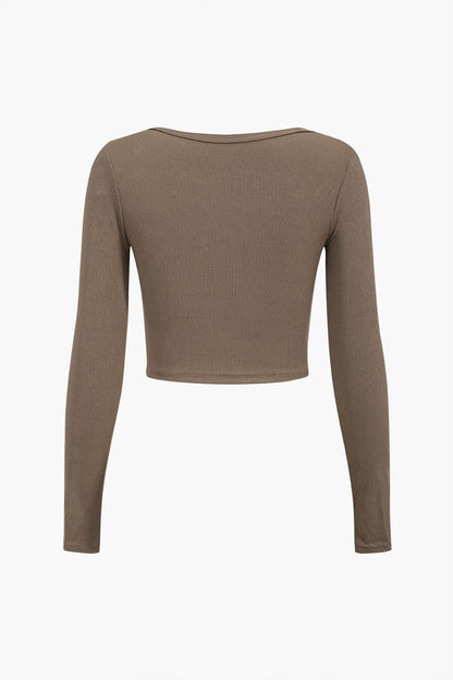 Amira | Asymmetrisches Langarm-Top mit Cut-Out & Knopfdetails