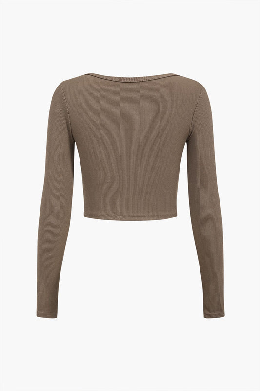 Amira | Asymmetrisches Langarm-Top mit Cut-Out & Knopfdetails
