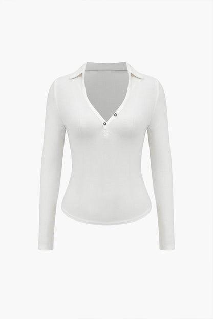 Dominique | Figurbetontes Langarm-Poloshirt mit tiefem V-Ausschnitt und eleganten Knopfdetails