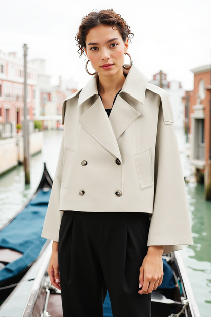 Clara | Kurzer Trenchcoat mit Doppelreiher – Elegant & Zeitlos