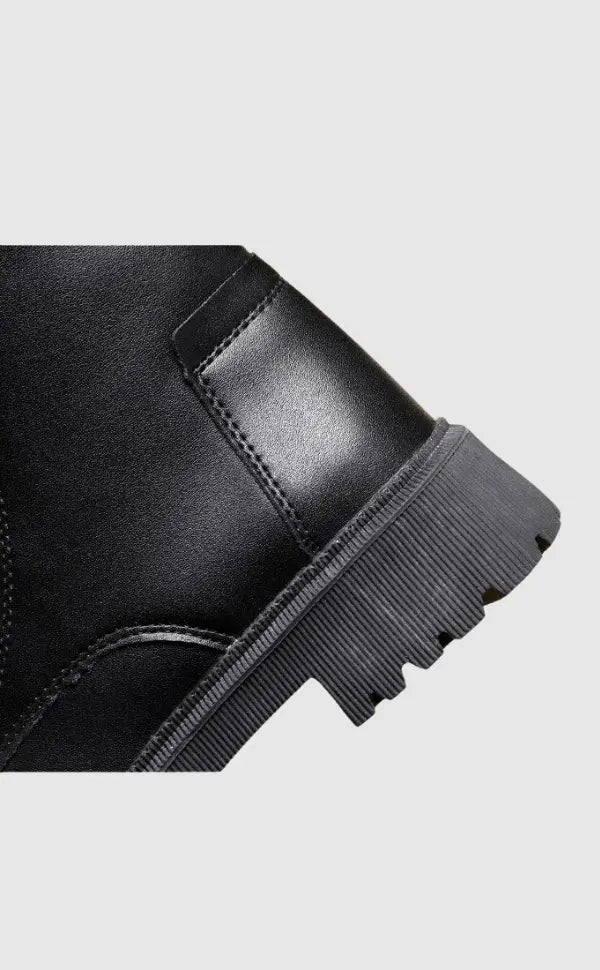 Lia | Schwarze Leder gefütterte Schnürboots mit Profilsohle