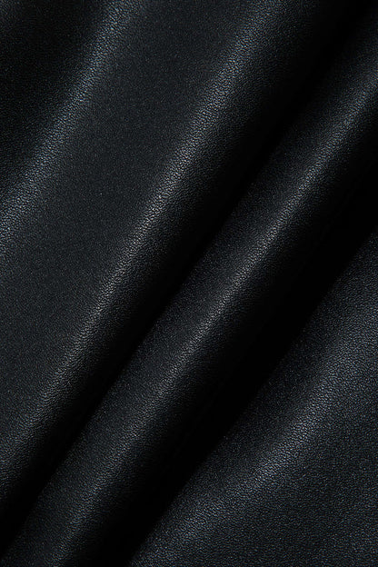 Selene | Moderner Kunstleder-Minirock mit seitlichem Reißverschluss und asymmetrischem Schlitz