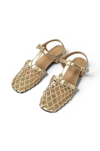 Elegante goldene Sandalen mit Netzdesign