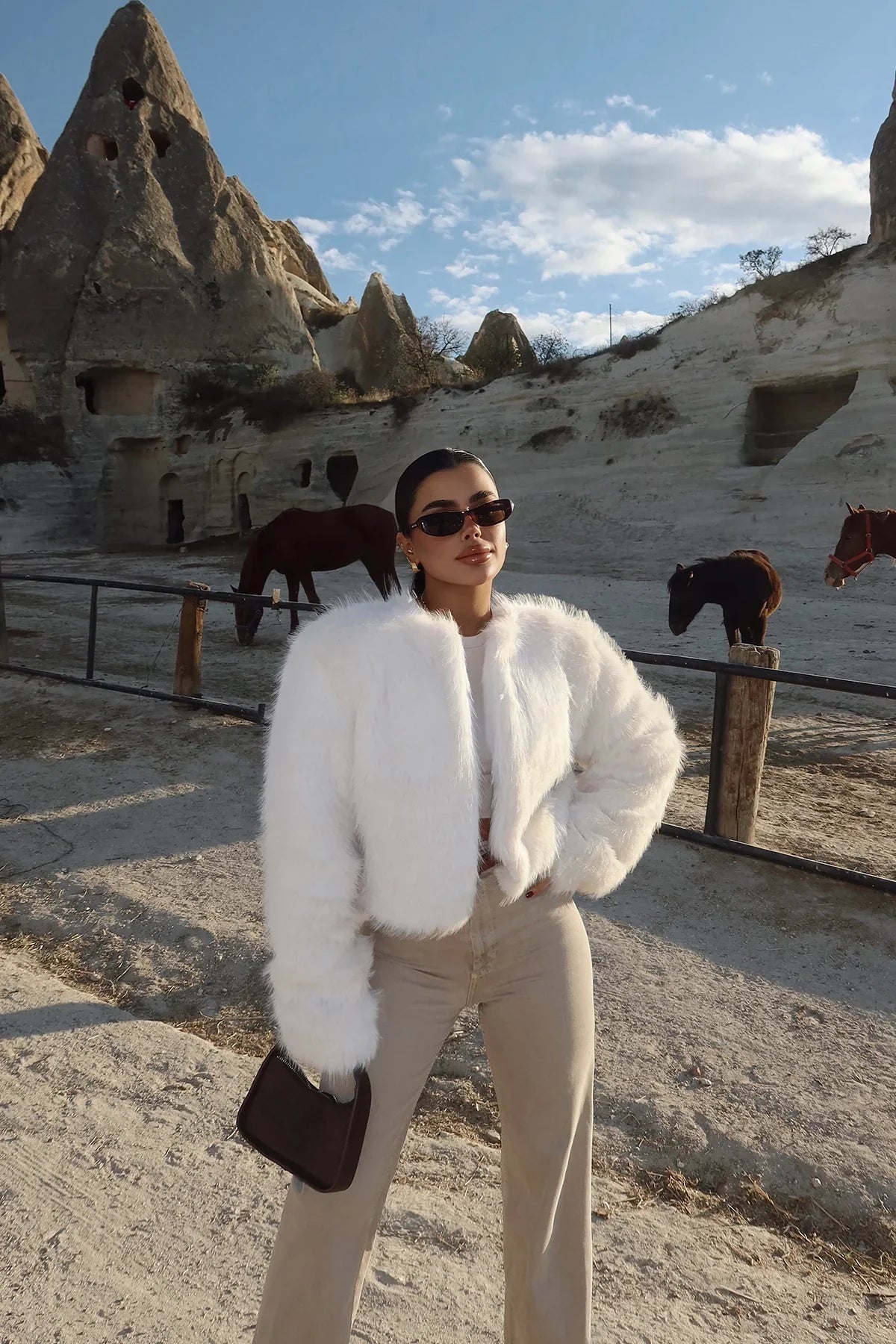 Lia | Luxuriöser kurzer Kunstpelzmantel in Weiß