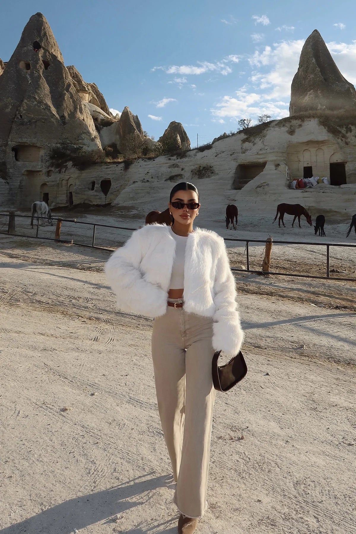 Lia | Luxuriöser kurzer Kunstpelzmantel in Weiß