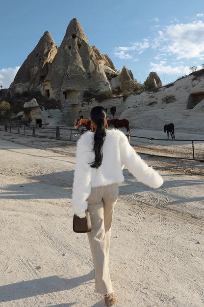 Lia | Luxuriöser kurzer Kunstpelzmantel in Weiß