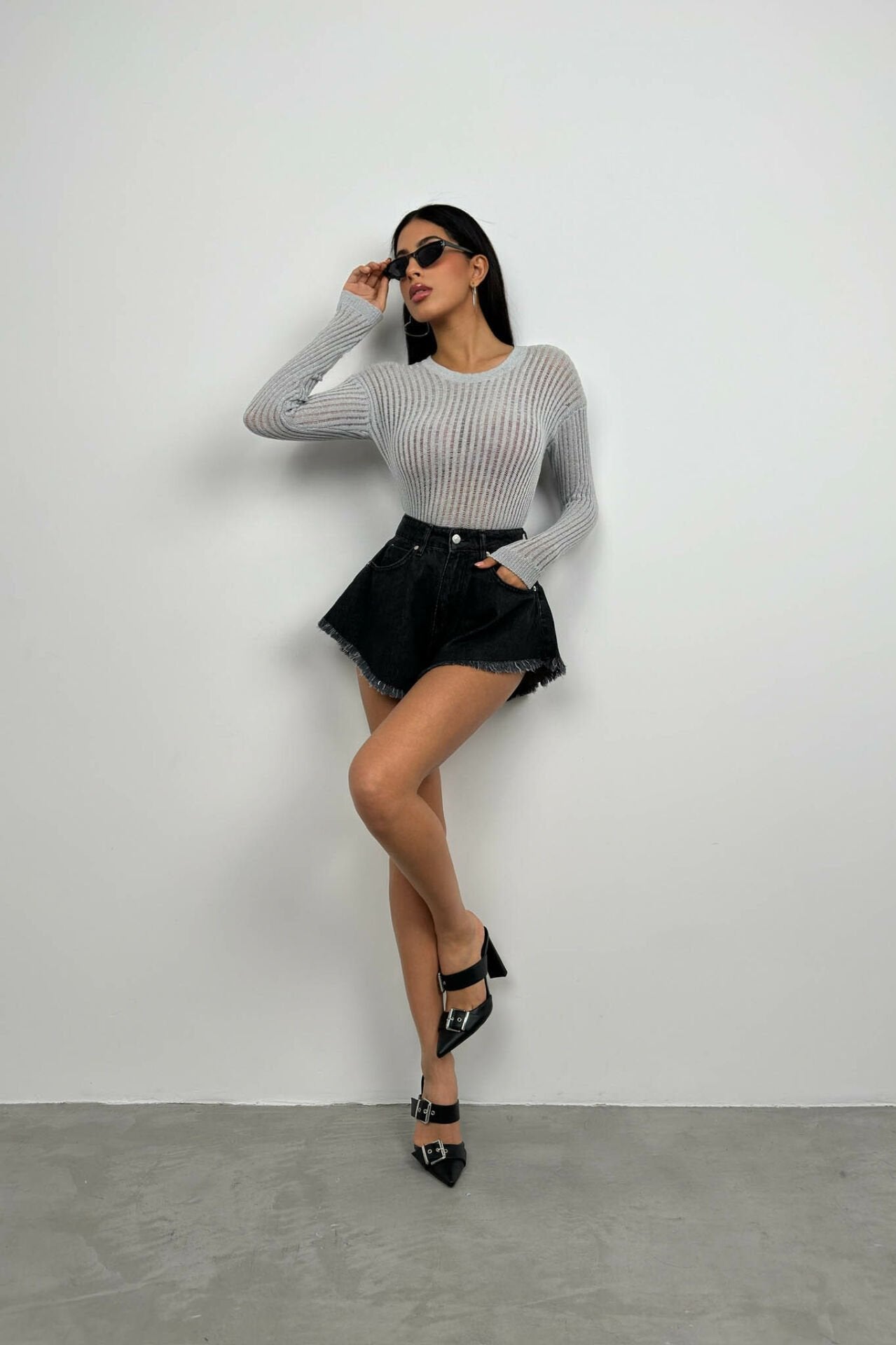 Alora | Graue, Gerippte Damenbluse mit Transparenter Struktur