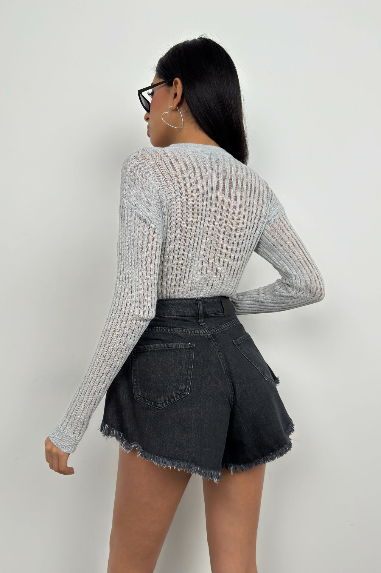 Alora | Graue, Gerippte Damenbluse mit Transparenter Struktur