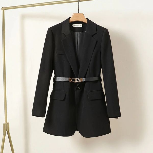 Eleganter Damen Blazer mit Gürtel und tailliertem Schnitt