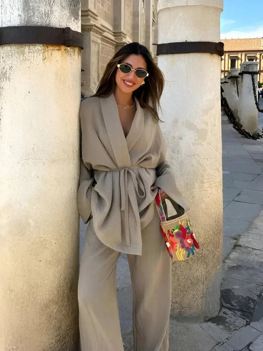 Elegantes Zweiteiler Set mit Bindegürtel und weiter Hose – Moderner Alltagsstil