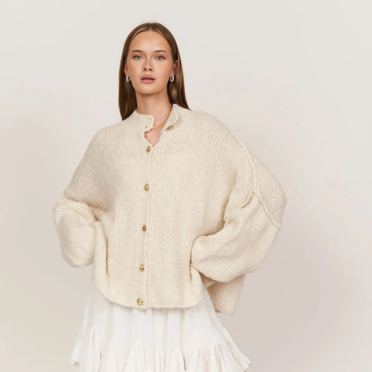 Bella | Übergroße Strick-Cardigan mit Goldknöpfen