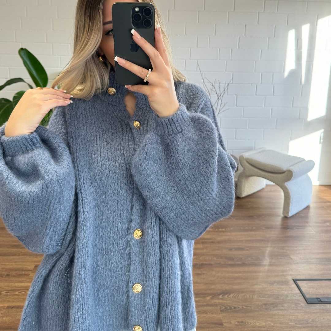 Bella | Übergroße Strick-Cardigan mit Goldknöpfen