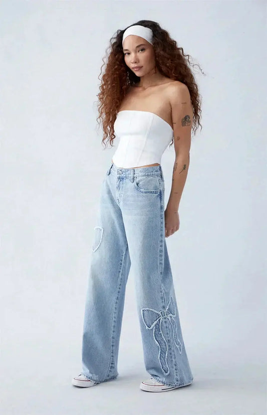 Trendige Wide-Leg Jeans mit Herz-Patch-Details