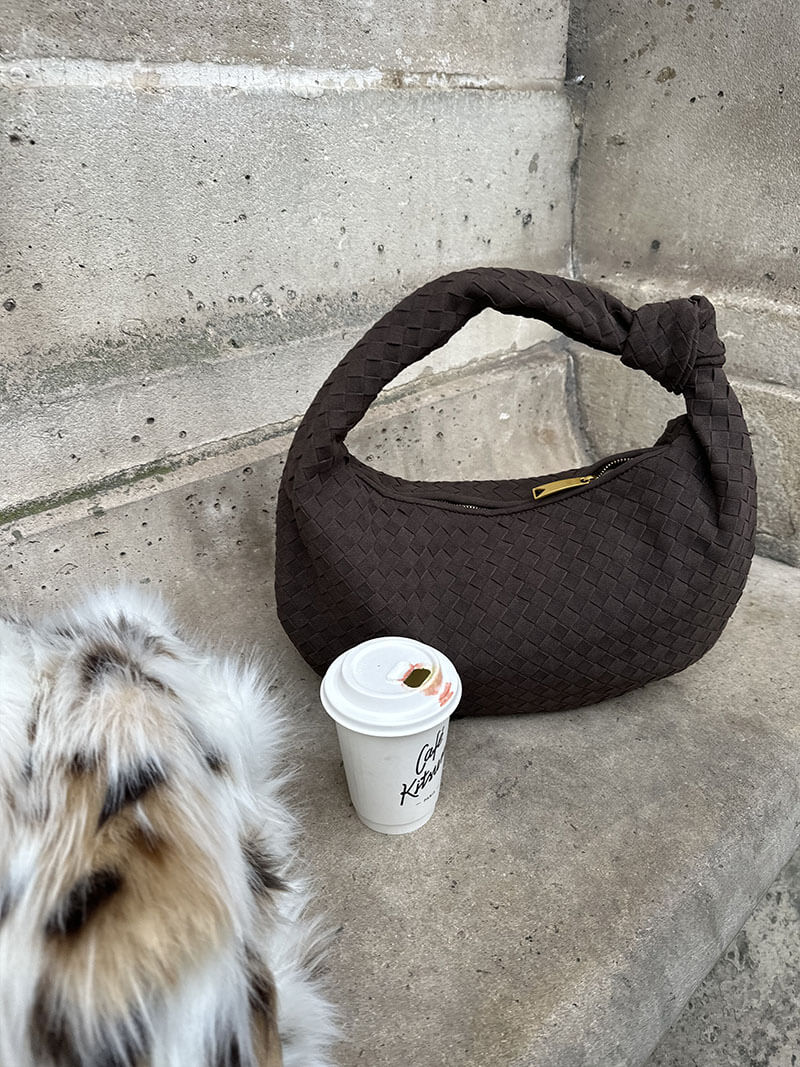 Elicia | Geflochtene Hobo-Tasche mit Knoten-Detail – Stilvoll und einzigartig